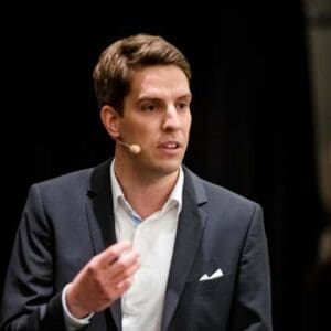 Sebastian Decker Online Redner digital-experte TEDx Redner